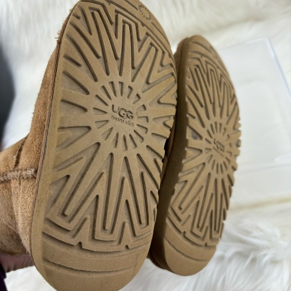 UGG WINTER BOOTS SIZE 10 TODDLER - Picture 12 of 13